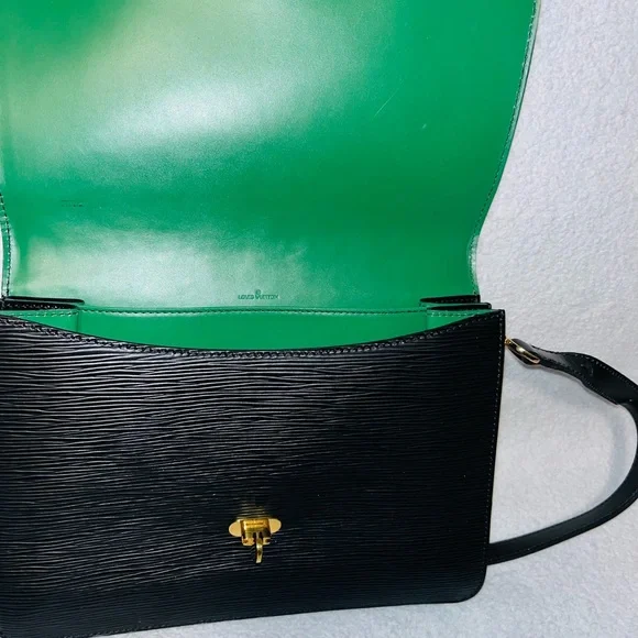 LOUIS VUITTON BICOLOR EPI FRIEDLAND SHOULDER BAG - Picture 9 of 15